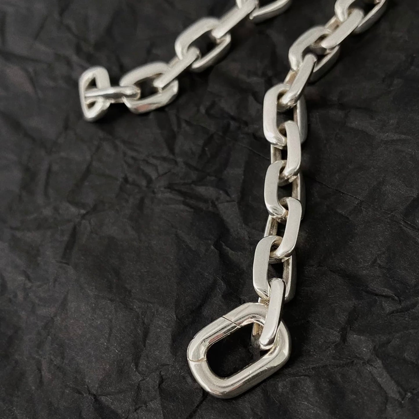 chain bracelet (B52)