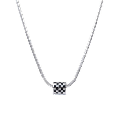 black and white necklace (N2)