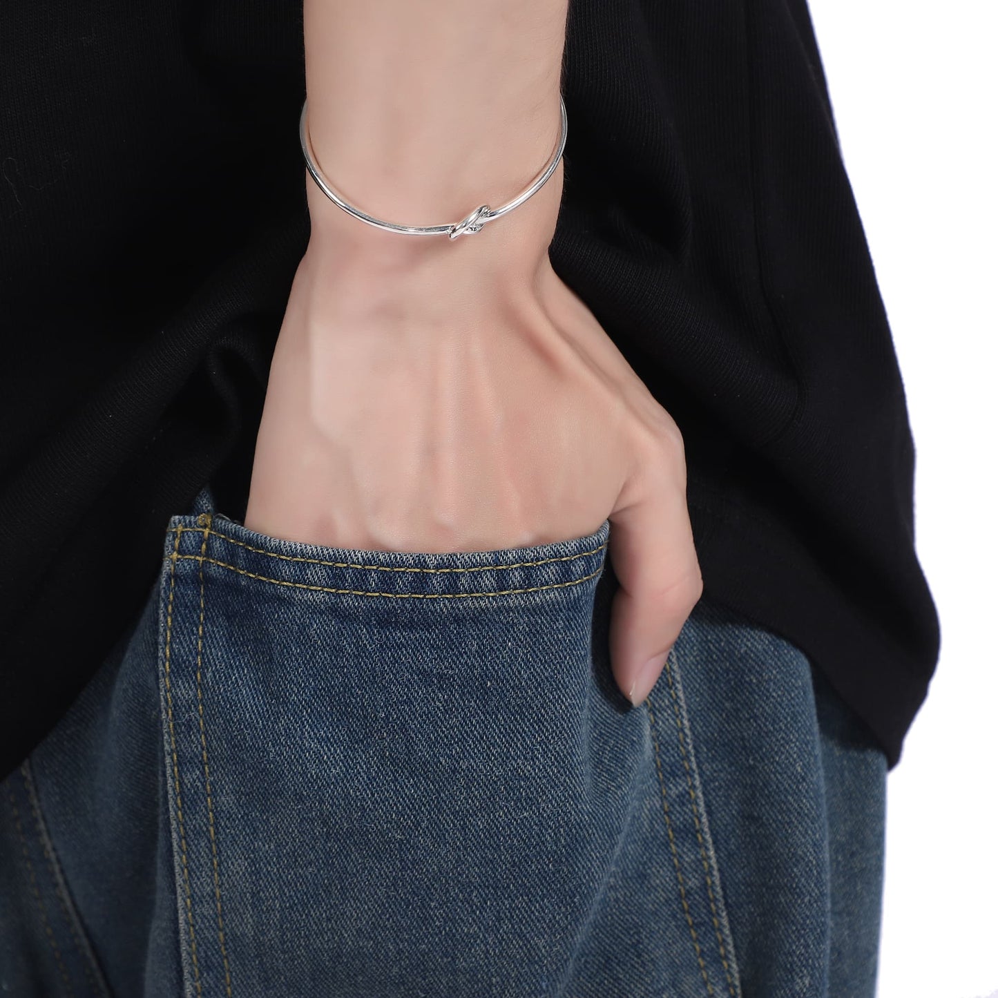 knot bangle (B24)